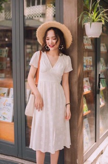 ĐẦM CÚC TRẮNG RÃ CÚP CỔ V