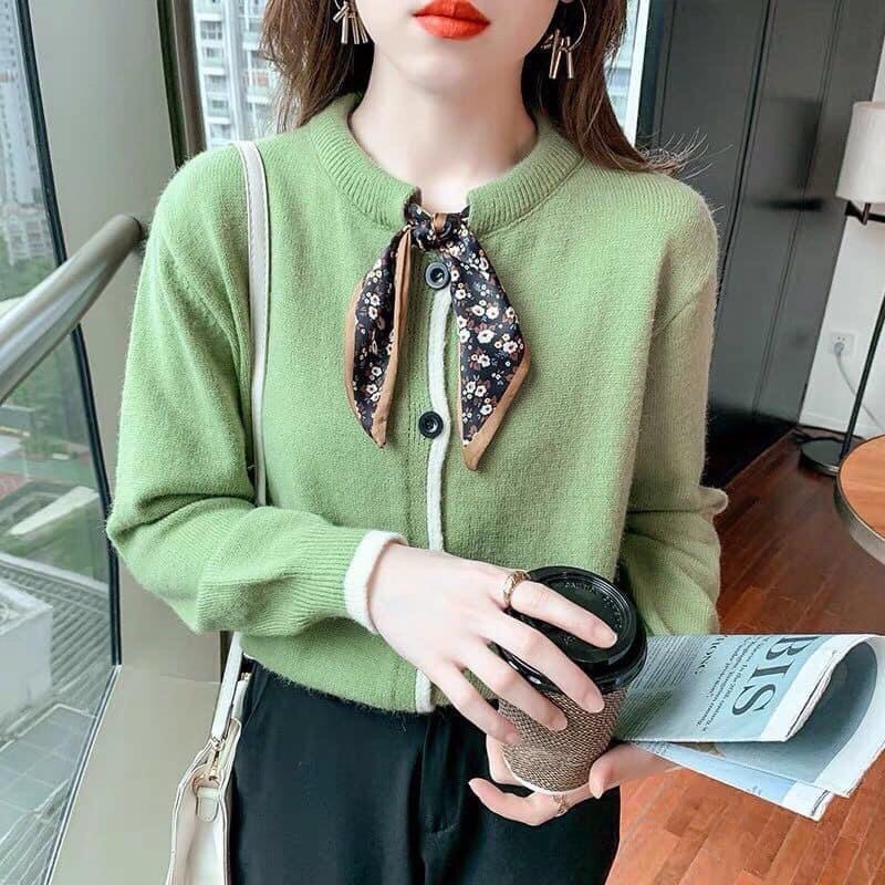 Áo len cổ tròn kèm khăn báo cúc new