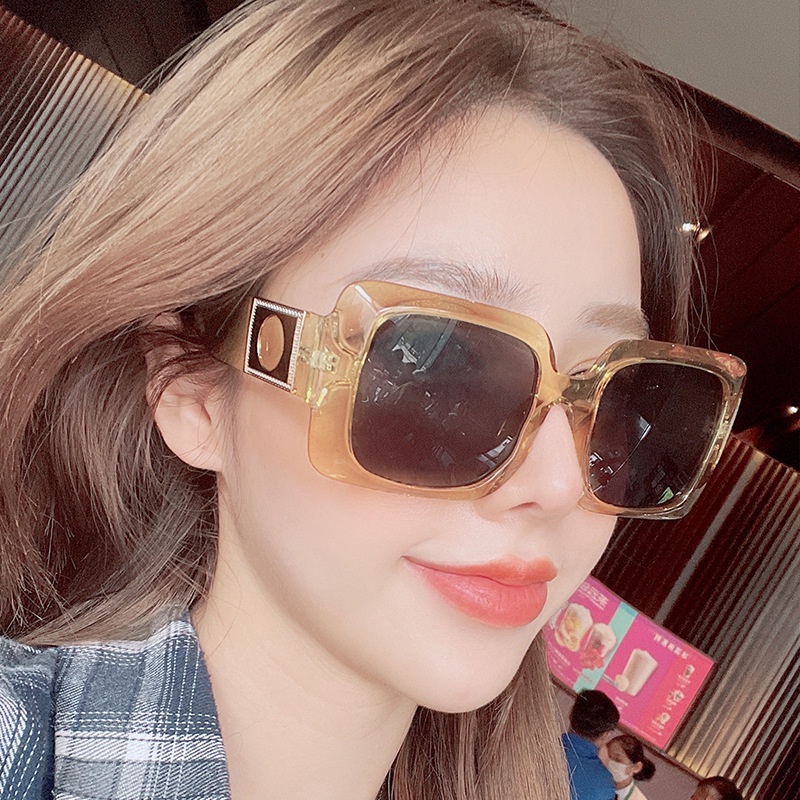 Kính mát gọng vuông lớn chống tia UV độc đáo thời trang