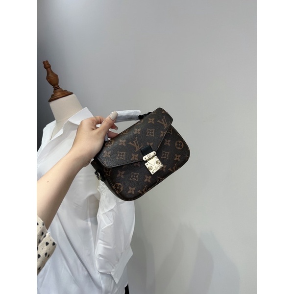Túi xách nữ khoá chéo LV size 15cm 2022 #Tếtsale2022