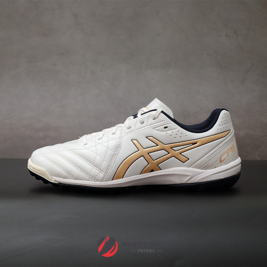 GIÀY ĐÁ BÓNG CHÍNH HÃNG ASICS CALCETTO WD 8 TF - 1113A008-106 - TRẮNG/VÀNG ĐỒNG