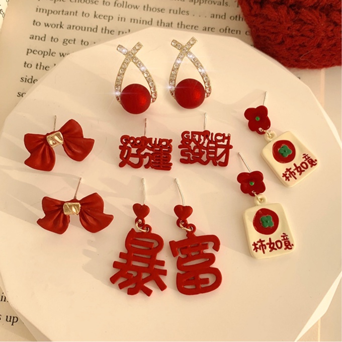 Bông tai dáng dài màu đỏ thời trang năm mới