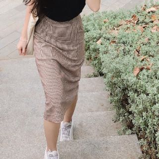 SET ÁO ĐEN + CHÂN VÁY CARO