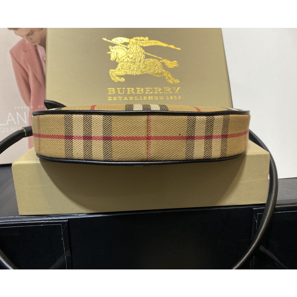 Túi kẹp nách Burberry