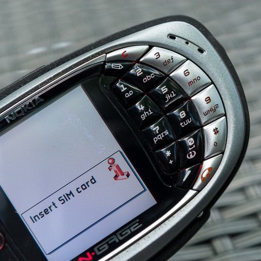 ĐIỆN THOẠI NOKIA N-GAGE HUYỀN THOẠI