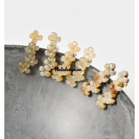 Khuyên tai  sừng trâu chạm hoa tử đinh hương , Trang sức phong cách Minimalist , First Love Earrings