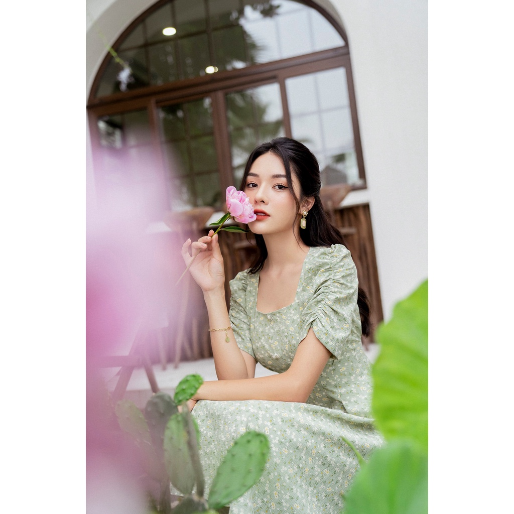 Váy dáng A cổ vuông tay rút   TIINSTORE VHN524