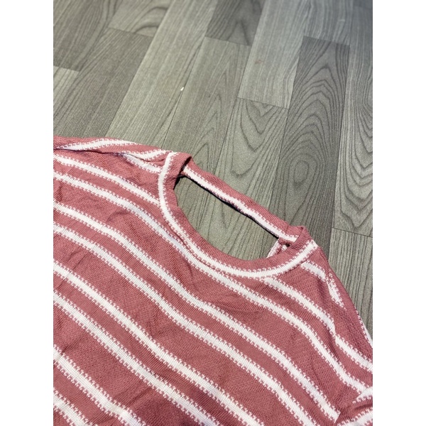Áo len dài tay croptop kẻ nữ