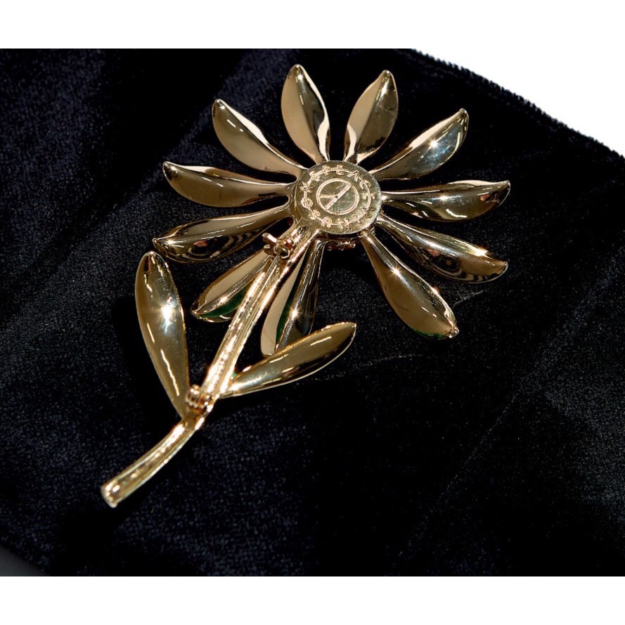 Huy hiệu cài áo PMO DAISY BROOCH