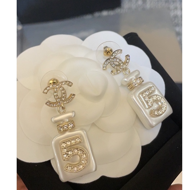 Khuyên Tai Acrylic Hình Chai Nước Hoa Hai Chữ C Màu Bạc Thời Trang Dễ Phối Đồ Phong Cách Mới Dành Cho Bạn Nữ