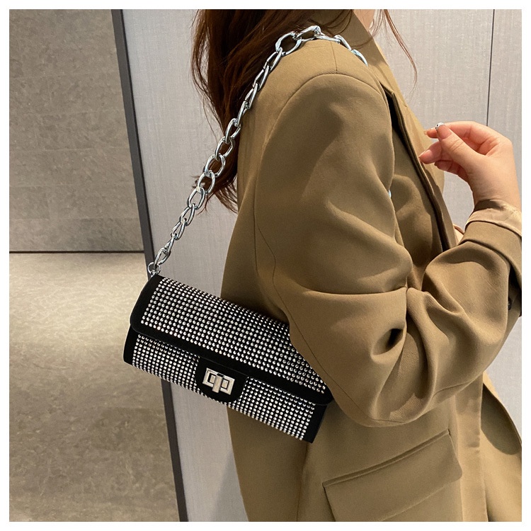 Túi Đeo Vai Phối Dây Xích Thiết Kế Giản Dị Thời Trang