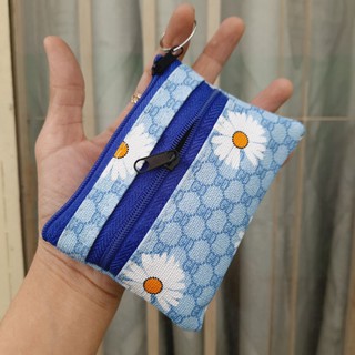 Móc khóa ví cầm tay hoa cúc (7.5×11cm)