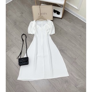 Váy trắng thiết kế cổ V