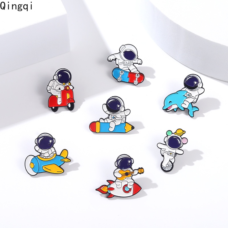 Ghim cài áo Miss Zoe hình phi hành gia hoạt hình đáng yêu