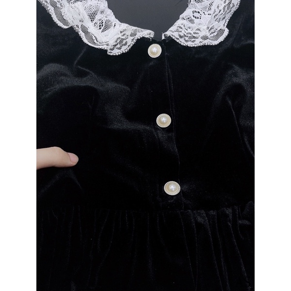 Áo peplum nhung cổ ren đen