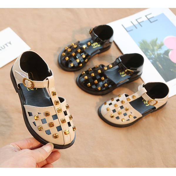 Sandal bé gái sandal trẻ em đinh tán kiểu dáng bít mũi siêu cute cho cô nàng cá tính
