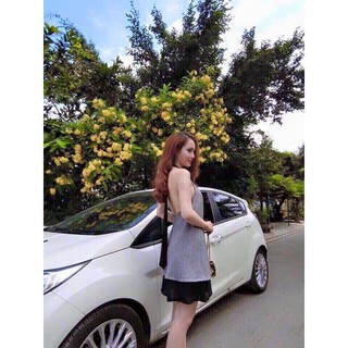 váy xòe cổ yếm