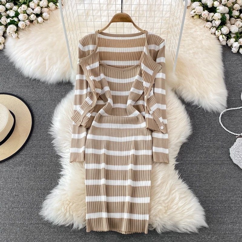 Sét Đầm Váy Len 2 Dây Có Khoác Cài Nút Tay Dài Có Sọc Và Trơn 3 Màu | Smide Clothing