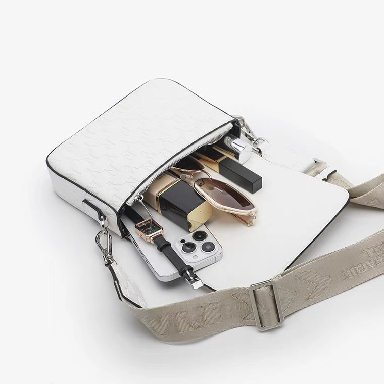 Túi đeo chéo MLB Monogram Embo New York Yankees