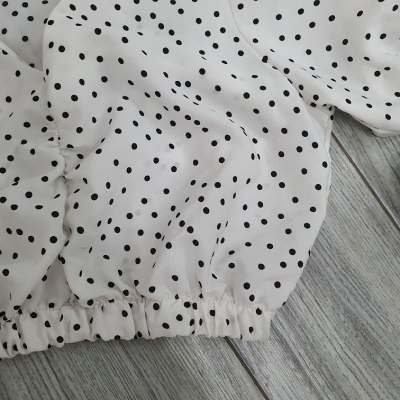 Áo croptop chấm bi tay phồng QC siêu xinh pass mặc 1 lần