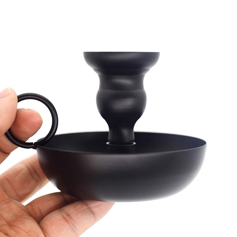 Chân nến đen cổ điển trang trí