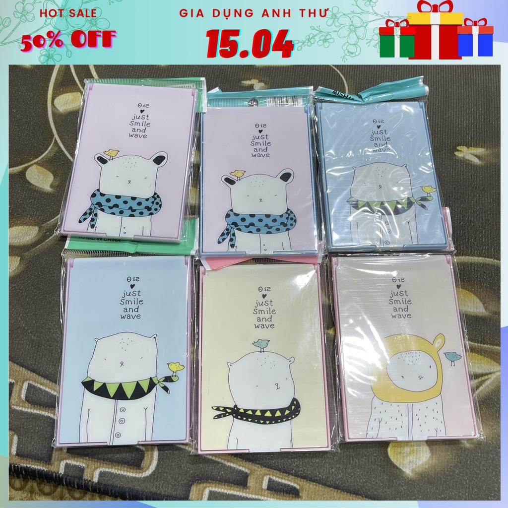 Gương trang điểm gấp gọn mini kèm lược nhiều màu (giao màu ngẫu nhiên)