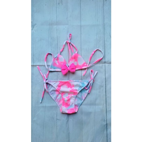 Bikini loang màu cho bé