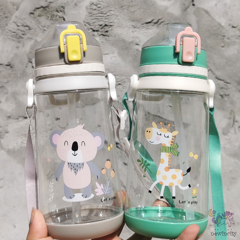 Bình Nước Chất Liệu Bằng Nhựa Cỡ Lớn Hoạ Tiết Hoạt Hình Có Ống Hút