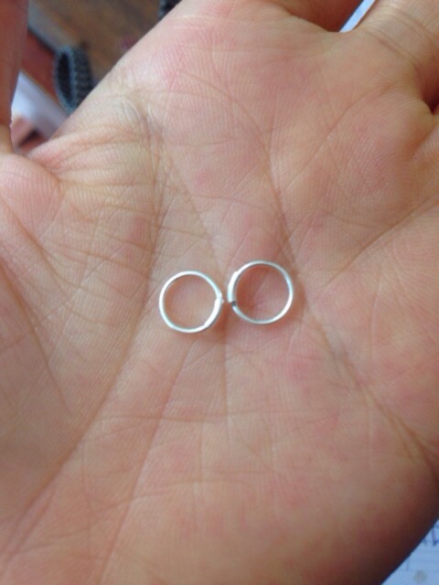 Khuyên tai tròn bạc ta