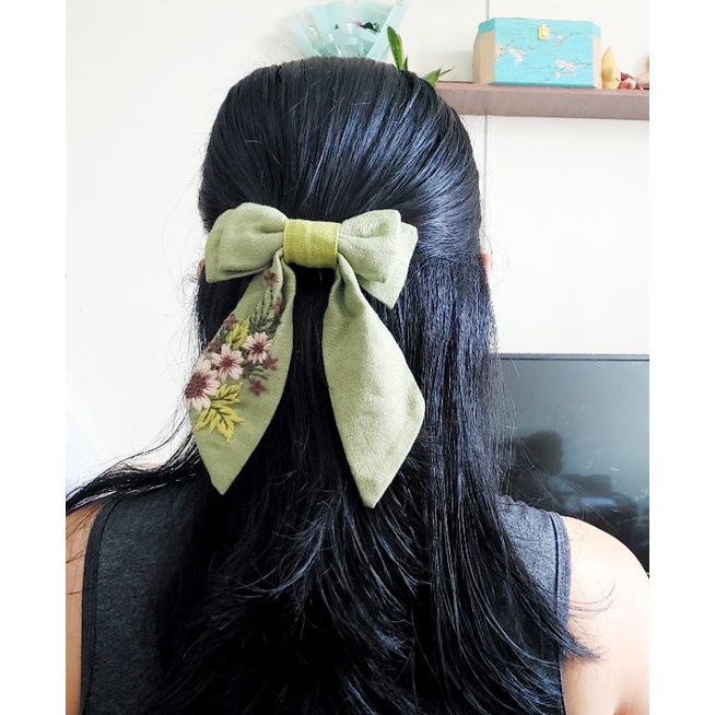 Kẹp tóc thêu tay 1 bên chất linen