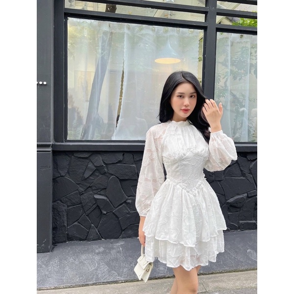 Đầm xoè vol thêu hở lưng tay dài trắng - xanh