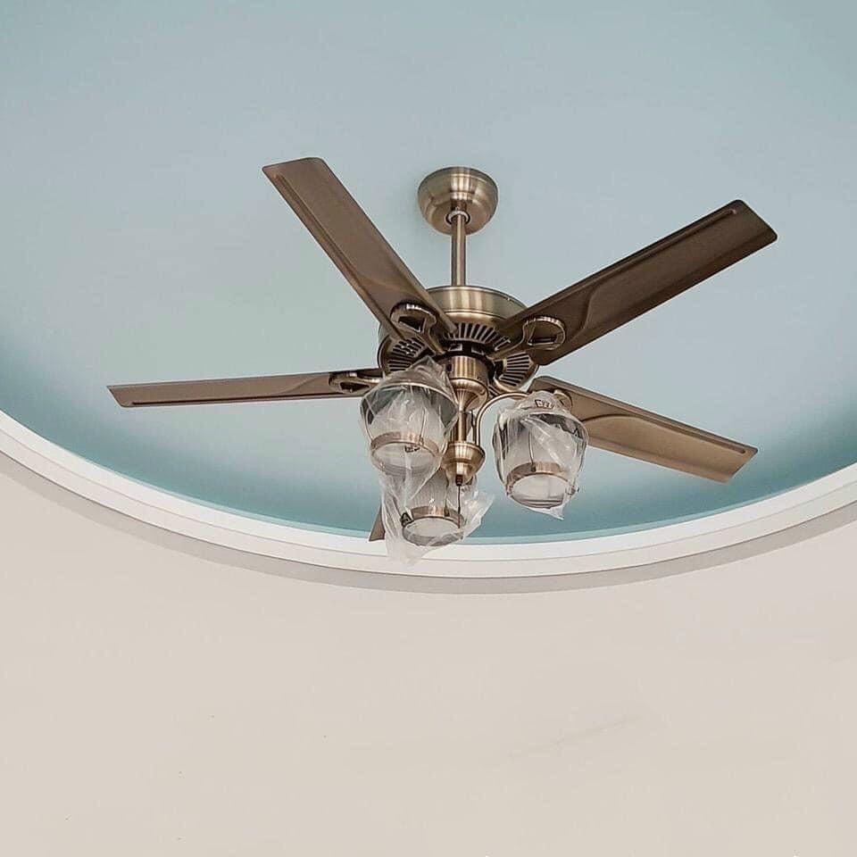 Quạt trần đèn chùm 5 cánh thép tặng kèm bóng Led,có điều khiển từ xa nhiều tốc độ gió,động cơ DC xoay chiều