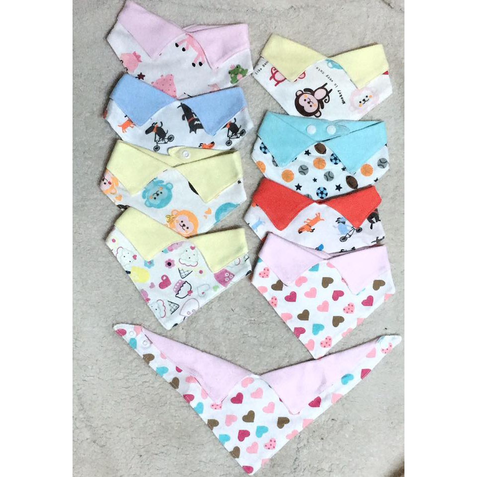 Combo sé 2c yếm cổ sơ mi cho bé trai gái điều đc nha. Có 2 khuya bấm điều chỉnh cho bé nhé dưới 5 tuổi cũng đc