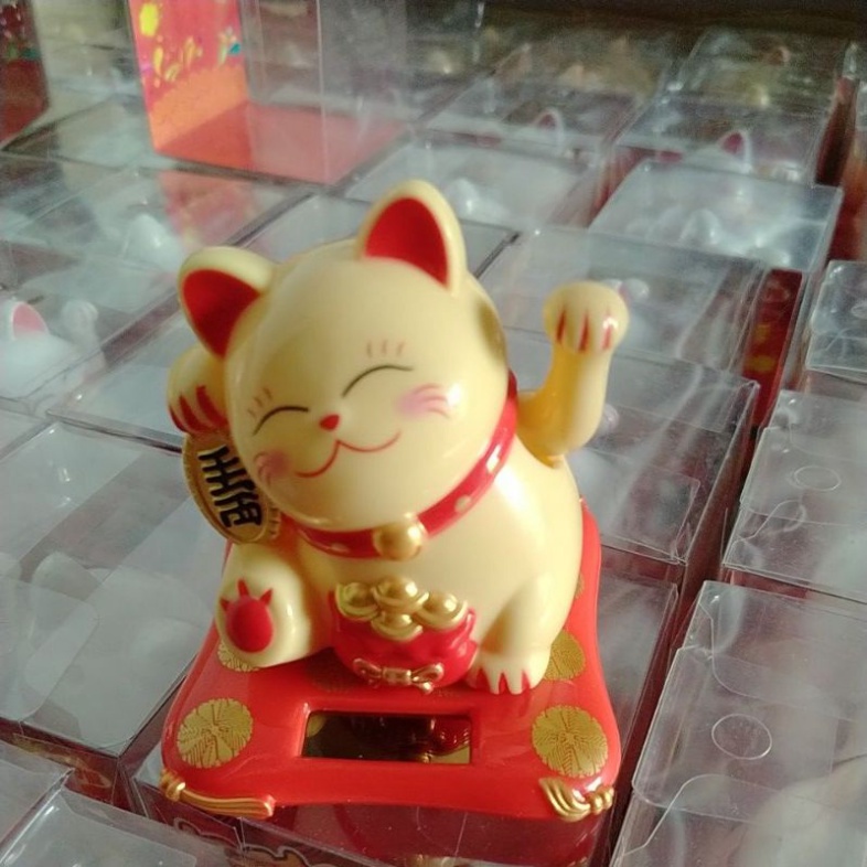 Mèo Thần Tài - Mèo May Mắn Mini Maneki Neko Tự Vẫy Tay Dùng Nguồn Năng Lượng Ánh Sáng Chất Liệu Nhựa ABS