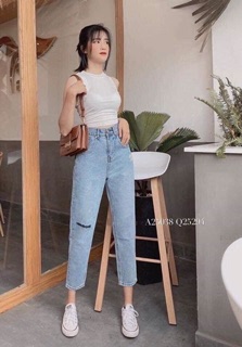 Quần jeans thêu hoa