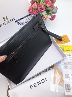 Fendi Clutch 🎀🎀🎀