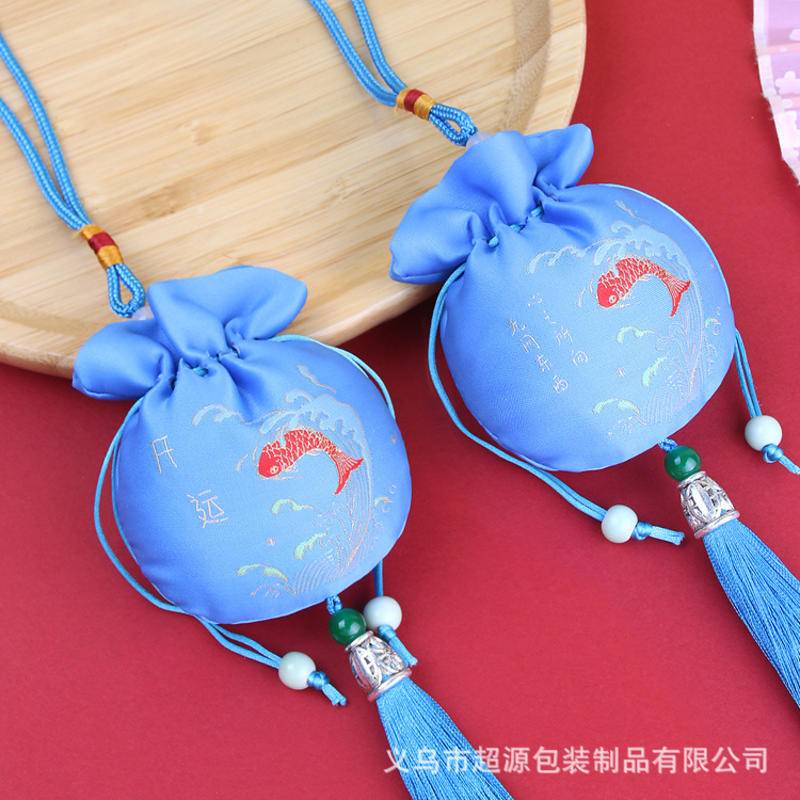 Túi May Mắn Thêu Họa Tiết Hoa Oải Hương Treo Trang Trí Xe Hơi