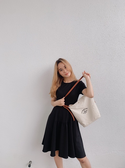 Young Dress - Váy đen túi kiểu che bụng thần thánh
