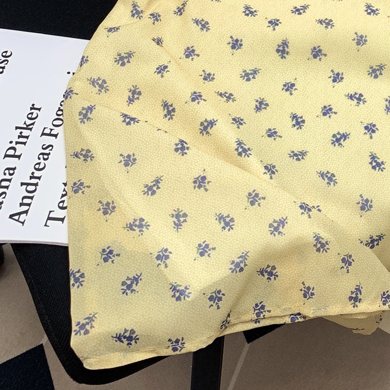 Đầm Hai Dây Ôm Hông Họa Tiết Hoa Màu Vàng Lãng Mạn Quyến Rũ