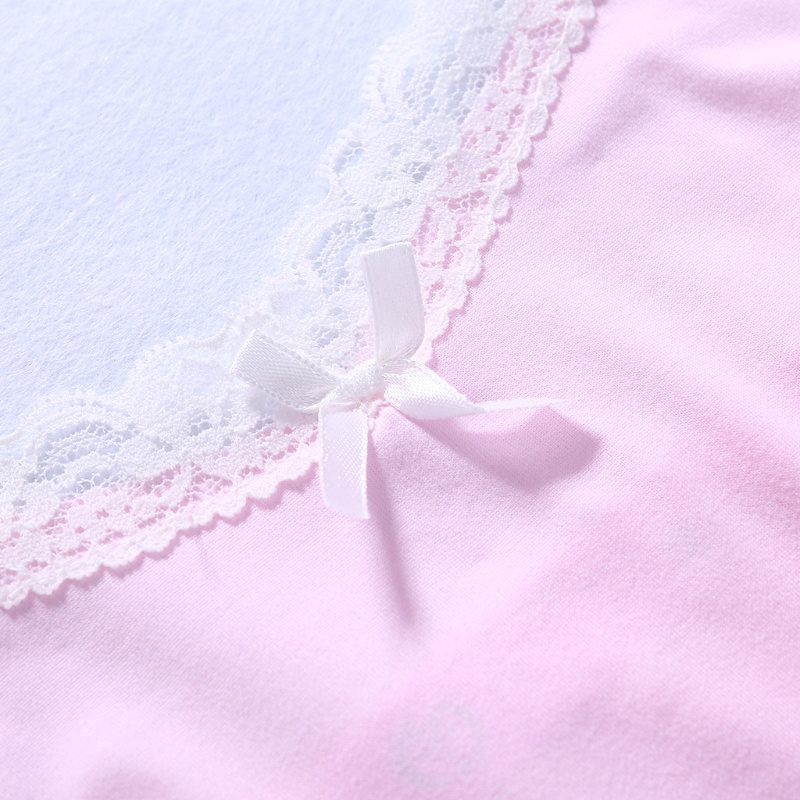 Set Đồ Ngủ Gồm Áo Hai Dây Viền Ren + Quần Short Cổ Chữ V Gợi Cảm Quyến Rũ Cho Nữ