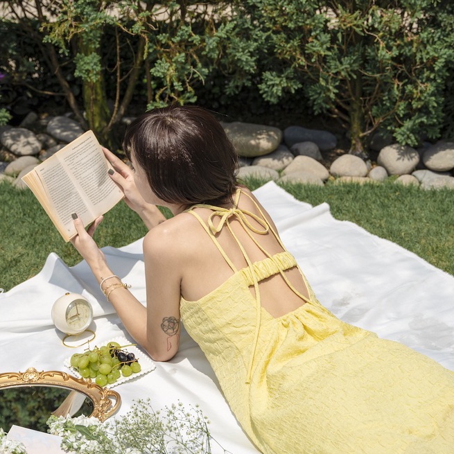 Đầm vàng cột nơ lưng Bridgette Midi dress