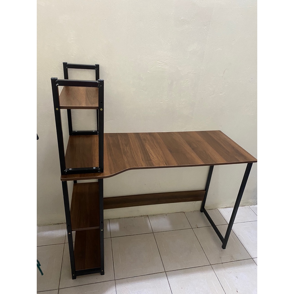 Bàn học có kệ sách bằng gỗ thương hiệu ANA , kiểu dáng đặc biệt kèm các đường cong tinh xảo dễ dàng lắp đặt - BLV04