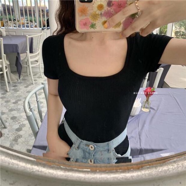 Áo croptop cổ U khoéc sâu Ulzzang