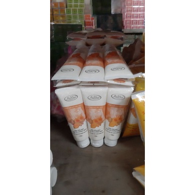 Sữa rửa mặt nghệ