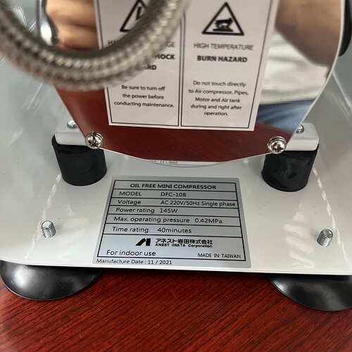 Máy Nén Khí Mini Iwata Model DFC-108 Dùng Cho Airbrush