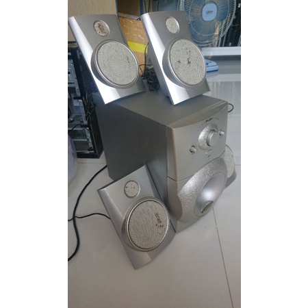 loa vi tính hiệu Nansin 4.1. loa hoạt động nghiem chỉnh ko lỗi. bass trầm ấm hay. zin toàn bộ từ trong ra ngoài cảm ơnan