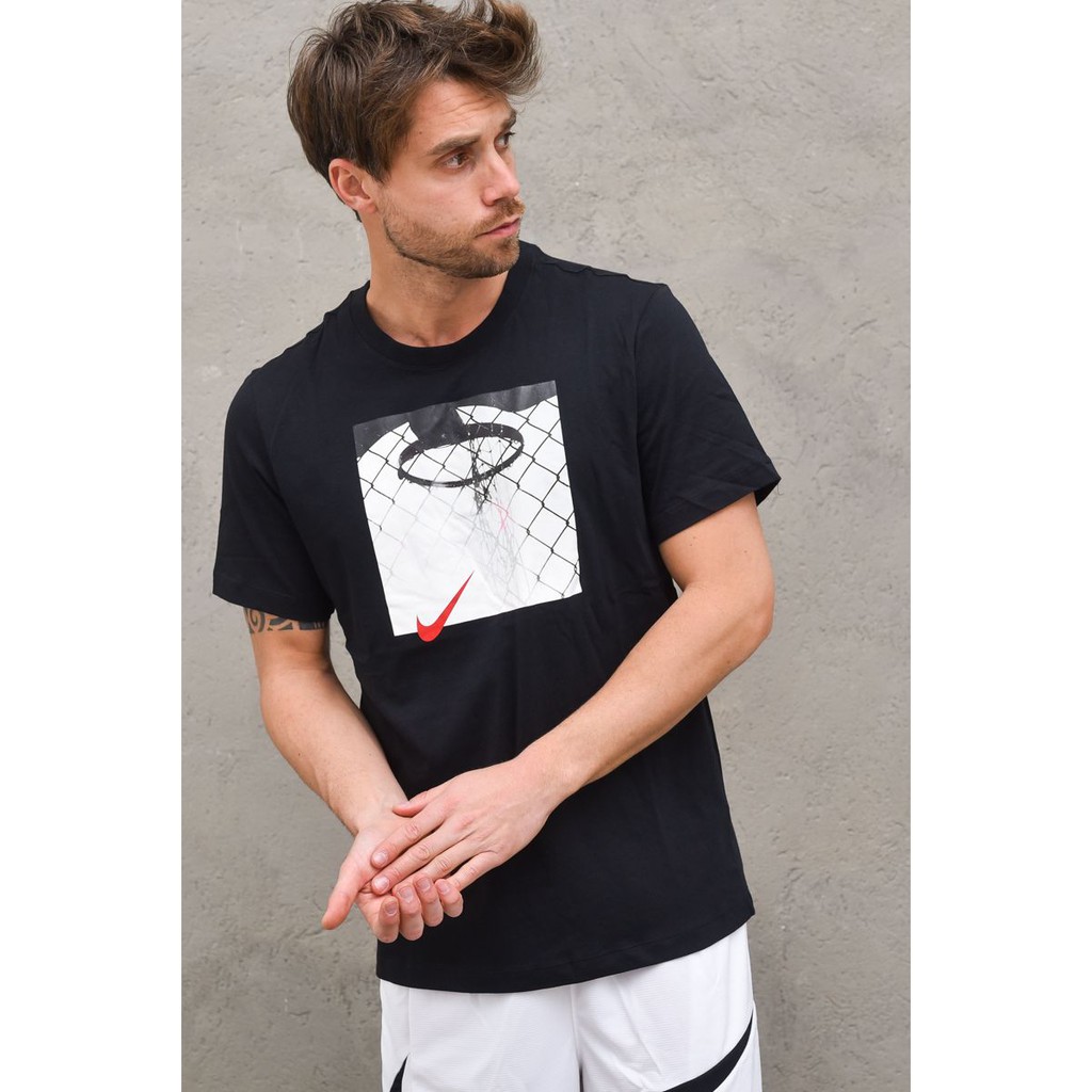 Áo Nike Photo Tee chỉ duy nhất size M âu