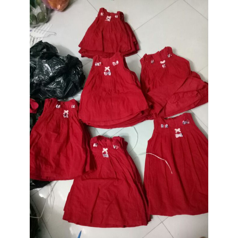 Đầm đỏ nhung tăm bé gái