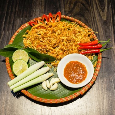 COMBO 500G KHÔ GÀ LÁ CHANH CAY VÀ 500G KHÔ GÀ BƠ TỎI