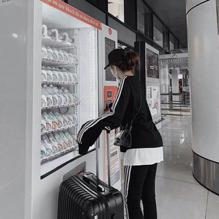 Sét nỉ đen phối trắng xẻ vạt